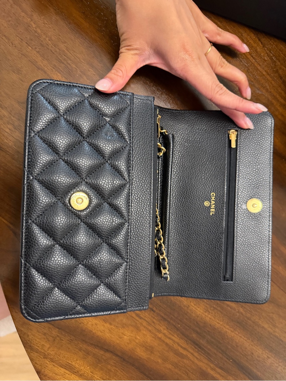 Chanel Classic Wallet on Chain - Picture 4 of 9
